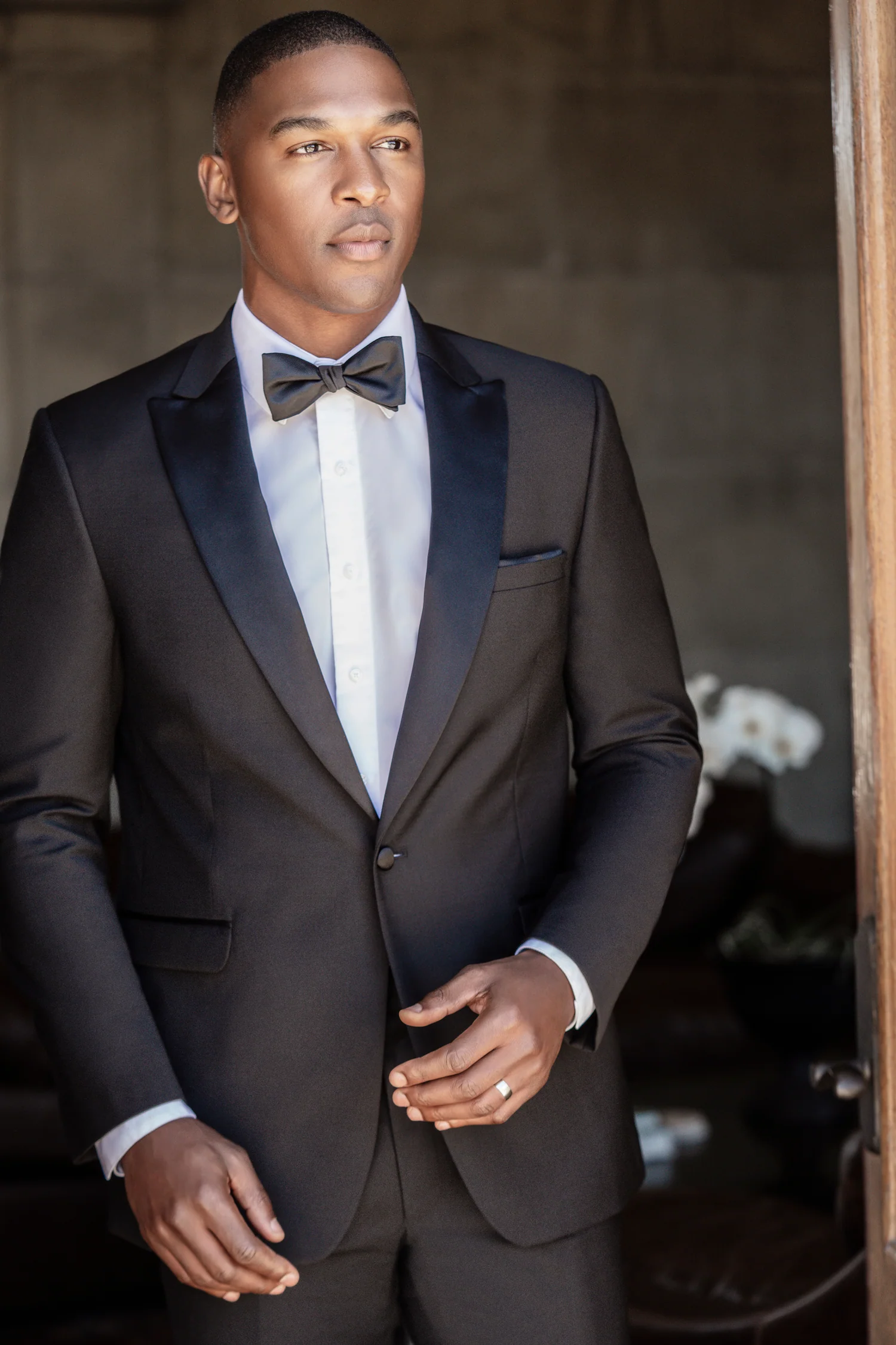 Ultra Black Peak Lapel Tuxedo - Image 4